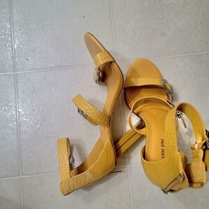 Gianni Bini Renittah Malibu Mustard Yellow Sandals Size 11M